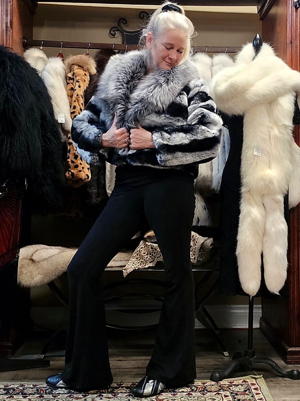Ultra Soft Rex Chinchilla Cropped Fur Coat Wirh Oversized Silver Fox Collar NWT